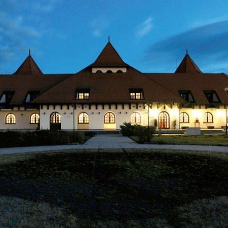 Hortobagy Club Hotel Экстерьер фото