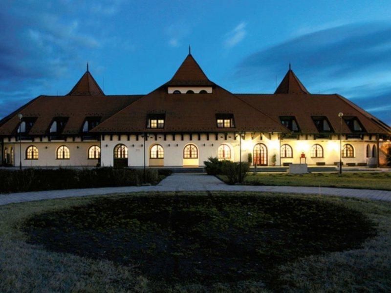 Hortobagy Club Hotel Экстерьер фото